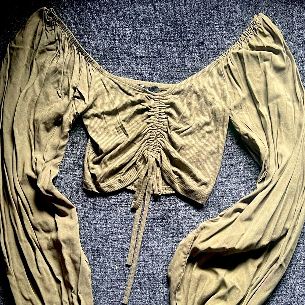 Forever 21 long sleeve crop top with ruching..